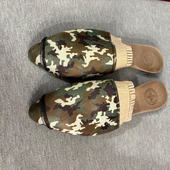 Mule Shoes - Picture 6 of 8